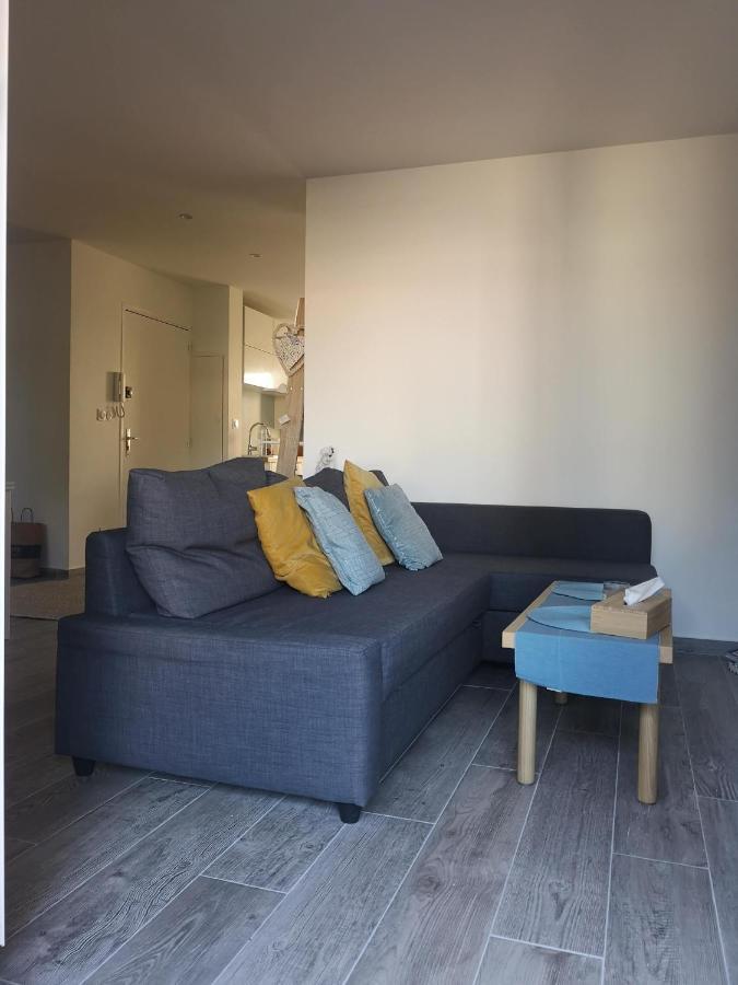 Appartement Proche Mer Avec Terrasse Et Jardin Privatif Hyeres Exterior photo
