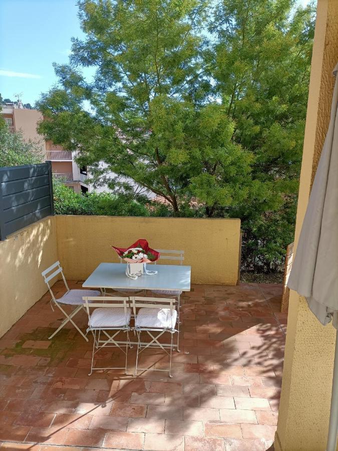 Appartement Proche Mer Avec Terrasse Et Jardin Privatif Hyeres Exterior photo