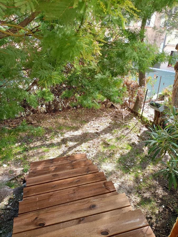 Appartement Proche Mer Avec Terrasse Et Jardin Privatif Hyeres Exterior photo